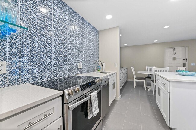 Building Photo - 812 Sky Pine Way