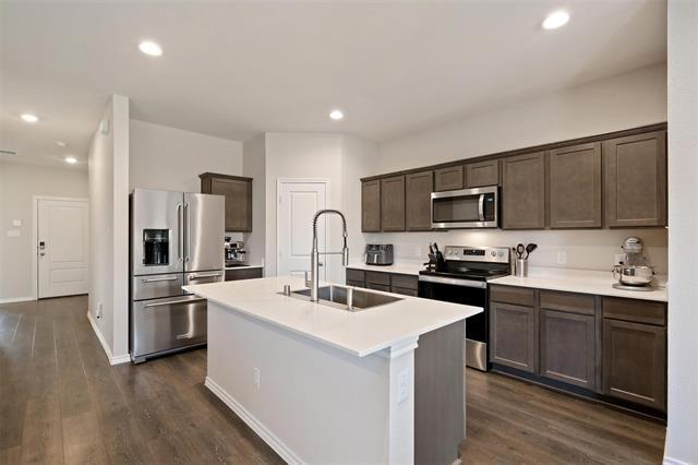 Building Photo - 813 Twin Edge Dr