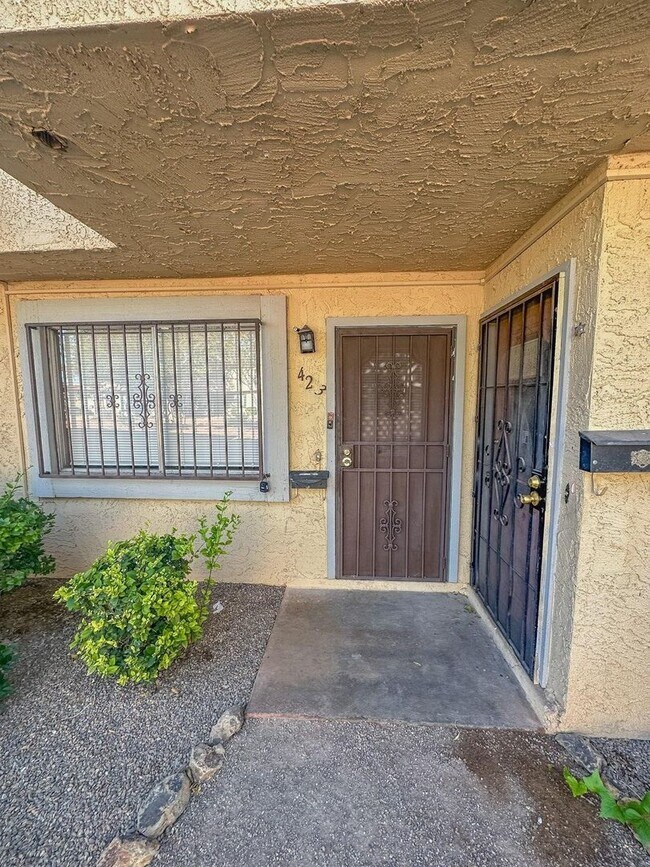 Building Photo - 423 Las Casitas Way