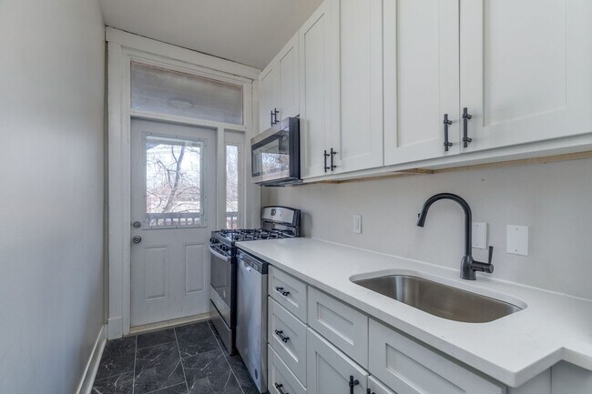 Primary Photo - 1340 McCausland Ave