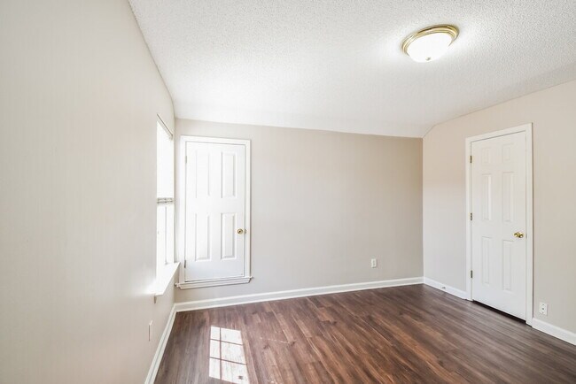 Building Photo - 10243 Hamilton View Dr