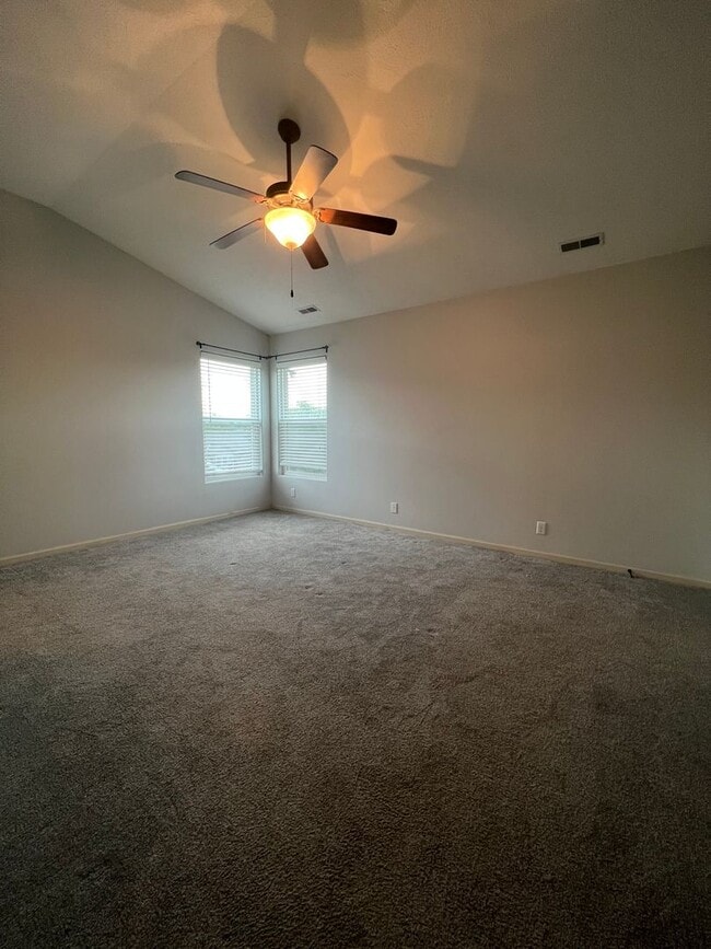 Building Photo - Must See Elkhorn Home!!