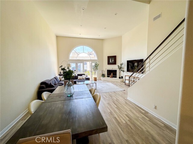 Building Photo - 435 Arnaz Dr