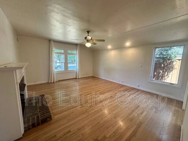 Building Photo - 1531 W Laurel Ave