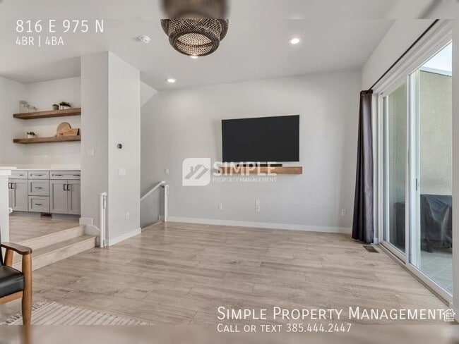 Building Photo - 816 E 975 N