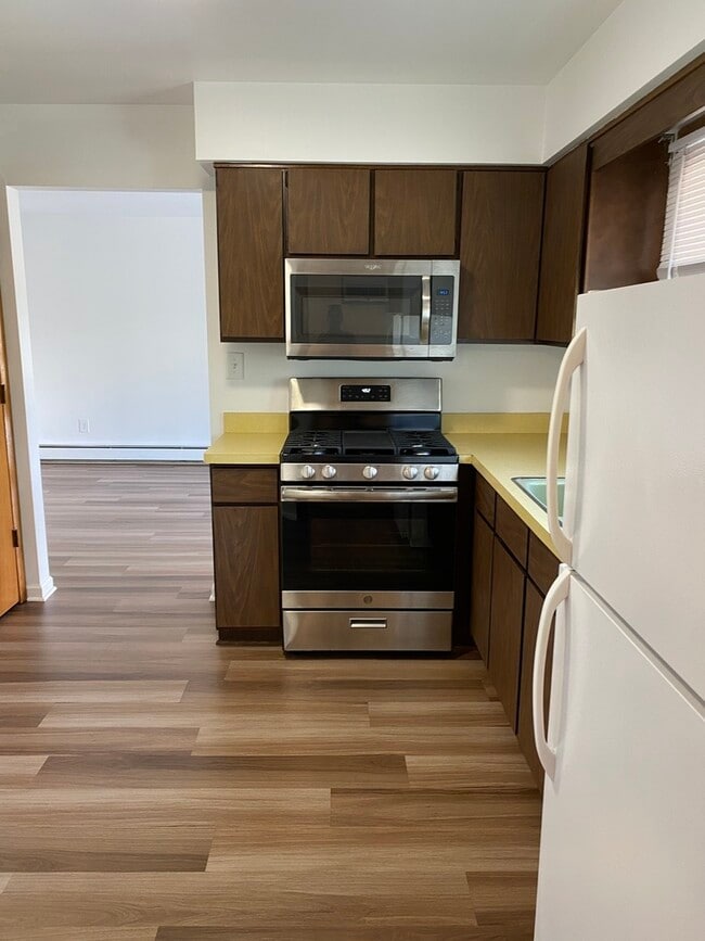 Building Photo - 116 S Cooper Rd