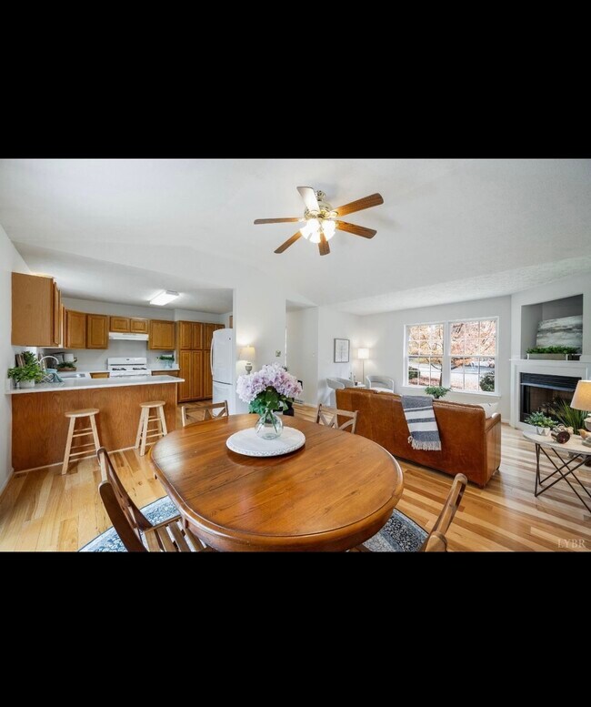 Building Photo - 224 Dove Ct