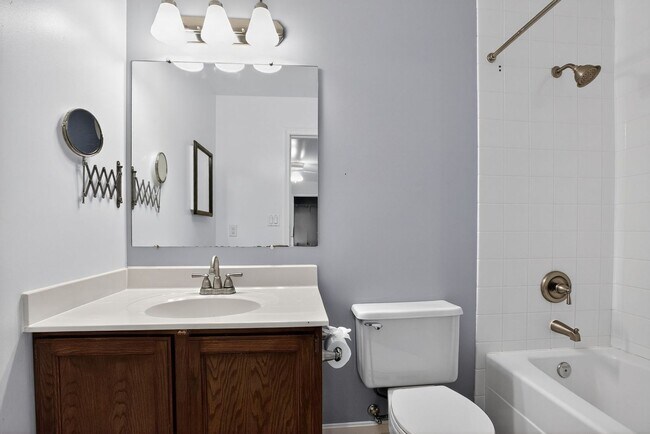 Building Photo - Country Charmer 3Bd/2.5Bth colonial home w/ 2 car garage on 1 acre! $1000 first month credit!