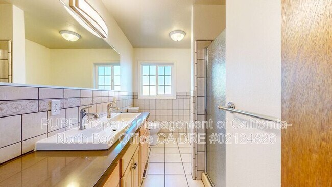 Building Photo - 1827 Creekside Rd