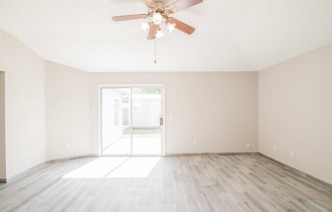 Building Photo - 293 Summer Springs Ct