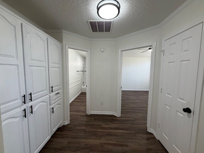 Building Photo - Beautiful Newly Updated Home in Whisperwood!