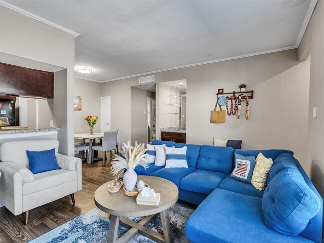 Building Photo - 702 Bering Dr