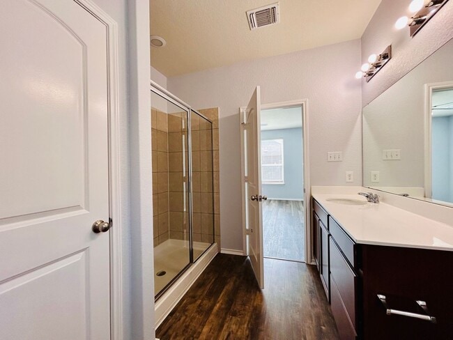 Building Photo - 147 Big Leaf Dr