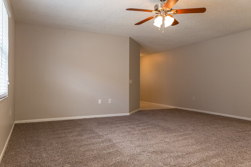 Building Photo - 411 Greenfield Rd