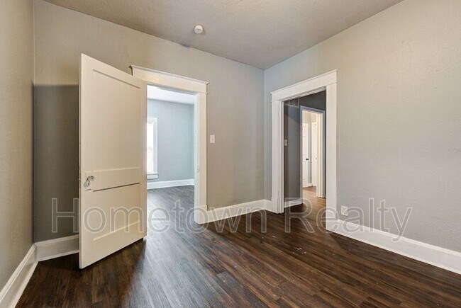 Building Photo - 506 E Harrison Ave