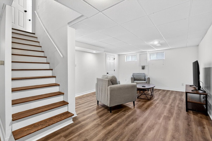 Building Photo - 646 Fox Plains Dr