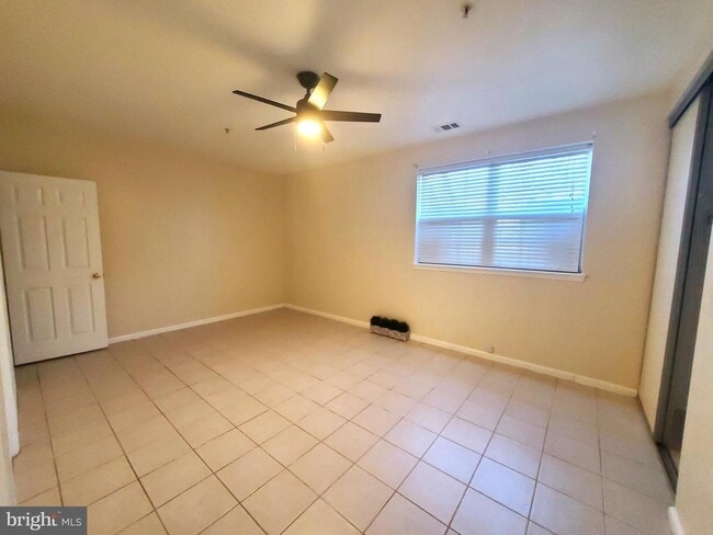 Building Photo - 2433 Wentworth Dr