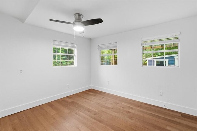 Building Photo - 1137 Nickols Ave