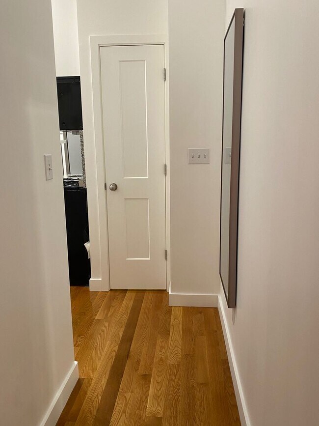 Building Photo - CHELSEA / BOSTON LUXURY STUDIO MINUTES TO BOSTON , CLOSE TO ALL COLLEGES AND POINTS NORTH