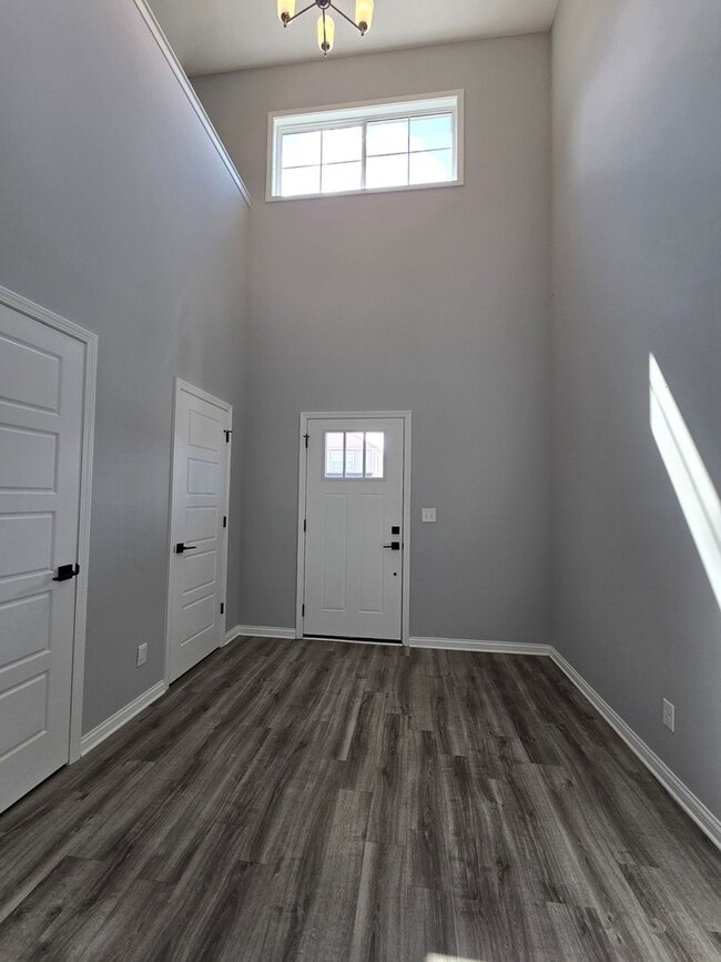 Building Photo - 3 Bed, 2.5 Bath Home in a Great Neighborhood!