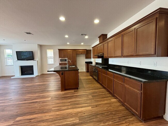 Building Photo - 402 Crimson Cir