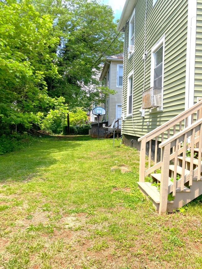Building Photo - 507 Victoria Ave