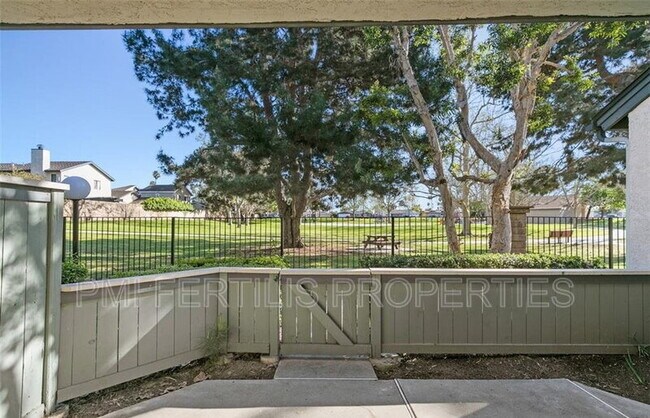 Building Photo - 18242 Parkview Ln