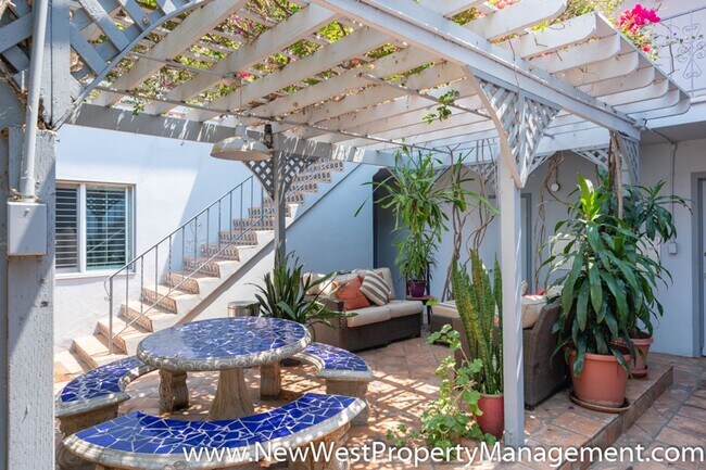 Building Photo - Charming Golden Hill 1-Bedroom, Available Now!