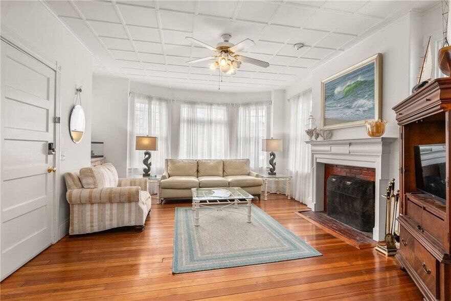 Building Photo - 34 Bull St