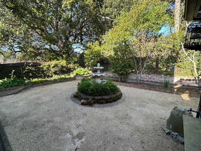 Building Photo - Bright & Spacious 3BR/2BA Home Overlooking Avalon Park – Furnished or Unfurnished- For Rent