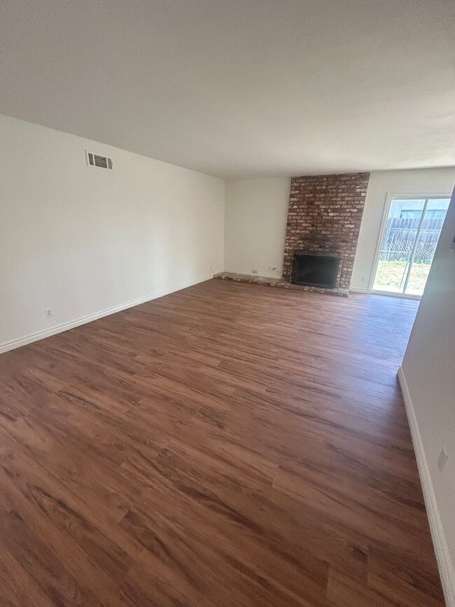 Building Photo - East End updated Home!