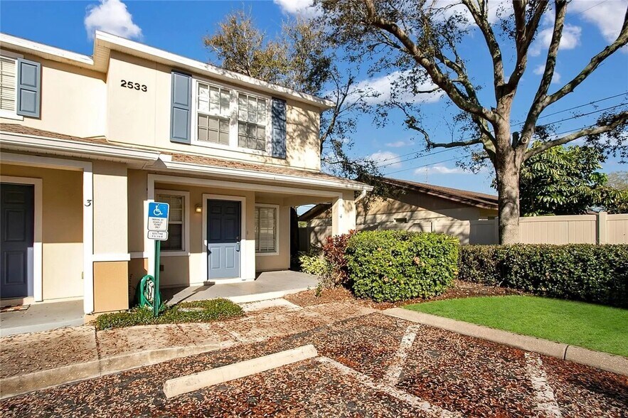 Building Photo - 2533 Harn Blvd