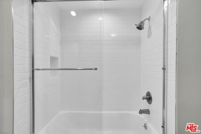 Building Photo - 842 11th St