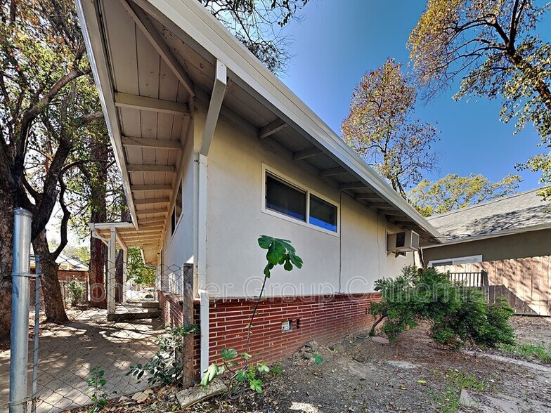Building Photo - 3809 1st Ave