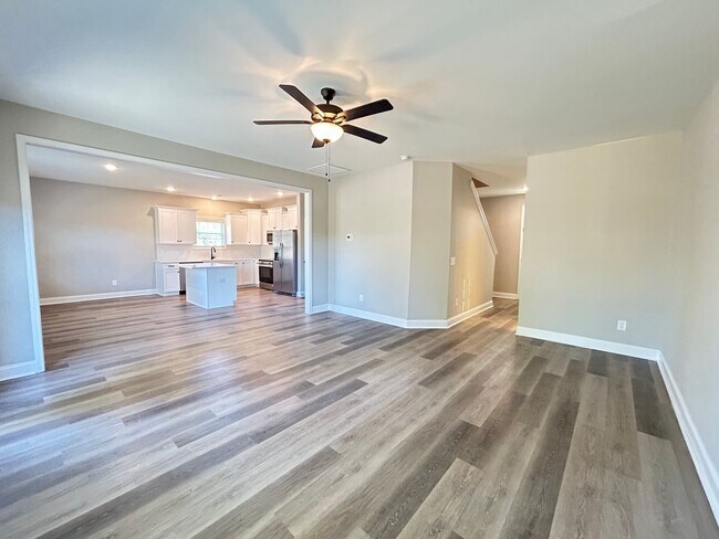 Building Photo - The Landing at Lewis Creek |