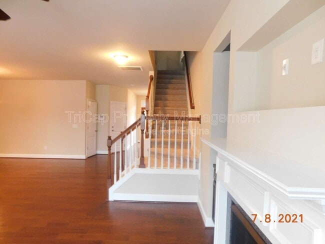Building Photo - 8030 Upper Lake Dr