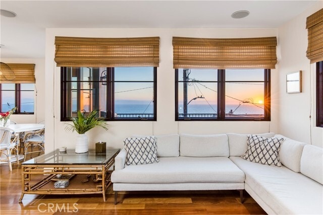 Building Photo - 320 33rd St