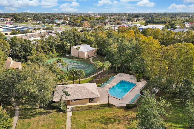 Building Photo - Beautiful 2/2 Condo close to the Orlando International Airport. 1st floor.