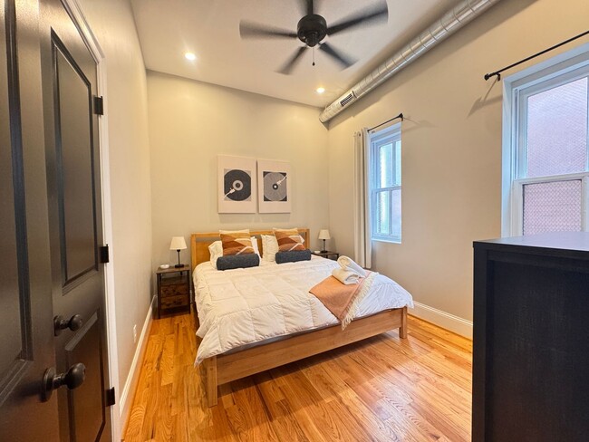 Building Photo - Renovated Highland Loft sleeps 4!