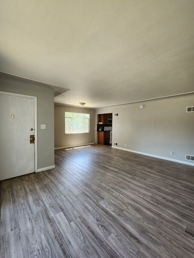 Building Photo - Long Realty & Property Management - Spacious Lakewood Ranch on Oversized Lot Near Light Rail