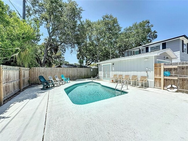 Building Photo - 3631 Park St N