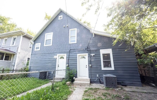 Building Photo - 428 N Bradley Ave