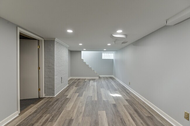 Building Photo - 511 Cannons Ln