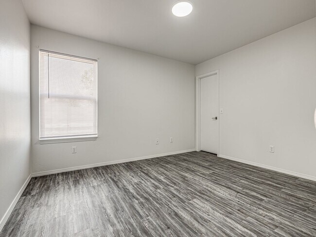 Building Photo - Beautiful remodeled home in Edmond + 4 bedrooms + 2 bathrooms + Valencia Neighborhood