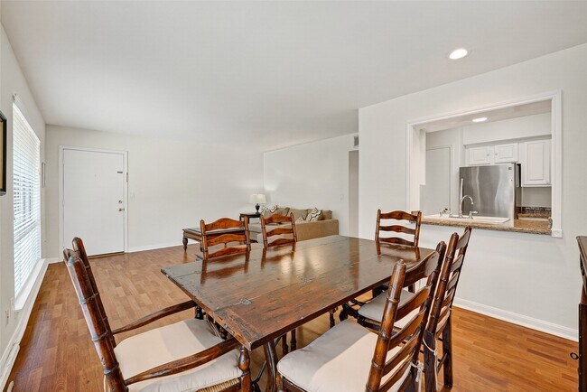 Building Photo - 6466 Bayou Glen Rd