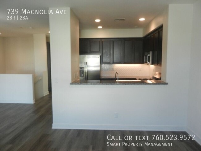 Building Photo - 739 Magnolia Ave