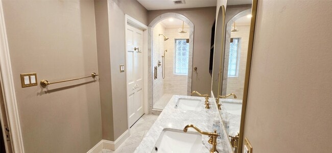 Building Photo - 8548 Findlay St