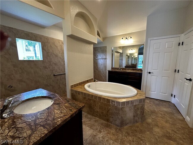 Building Photo - 156 Destiny Cir