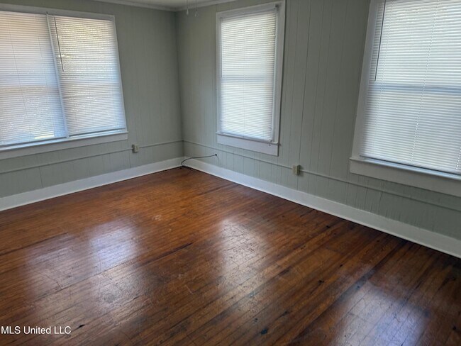 Building Photo - 3518 Southward Dr