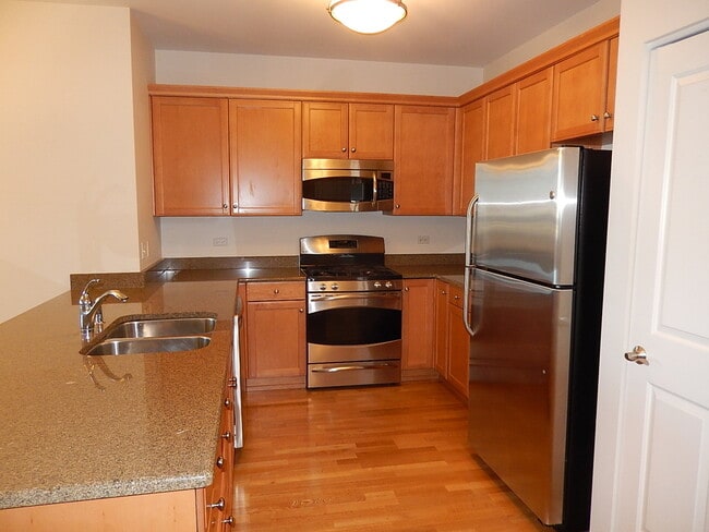 Building Photo - 850 Village Center Dr